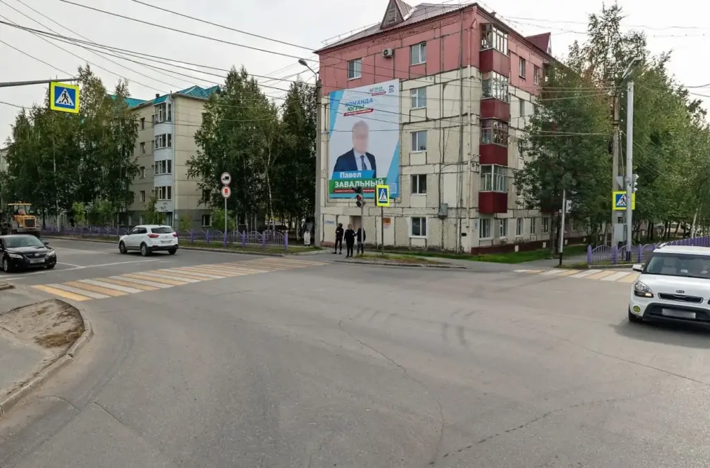 Брандмауэр в Нефтеюганске, 1 мкр., 8
