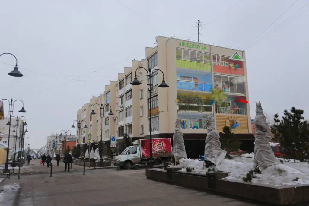 Брандмауэр в Омске, Чокана Валиханова, 11, (сторона А)