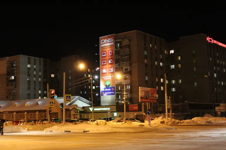 Брандмауэр в Сургуте, Маяковского, 18