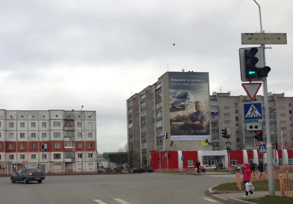 Брандмауэр в Сургуте, Мира, 30