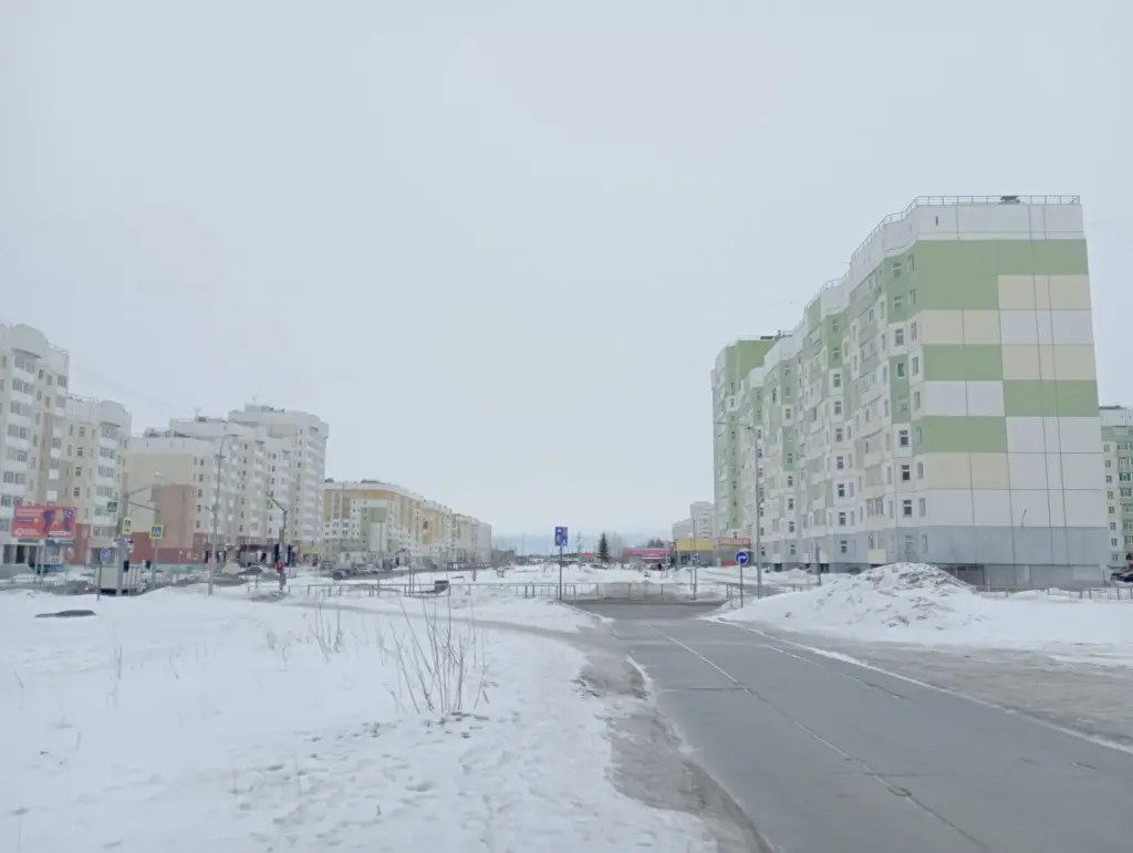 Брандмауэр в Нижневартовске, Героев Самотлора, 18