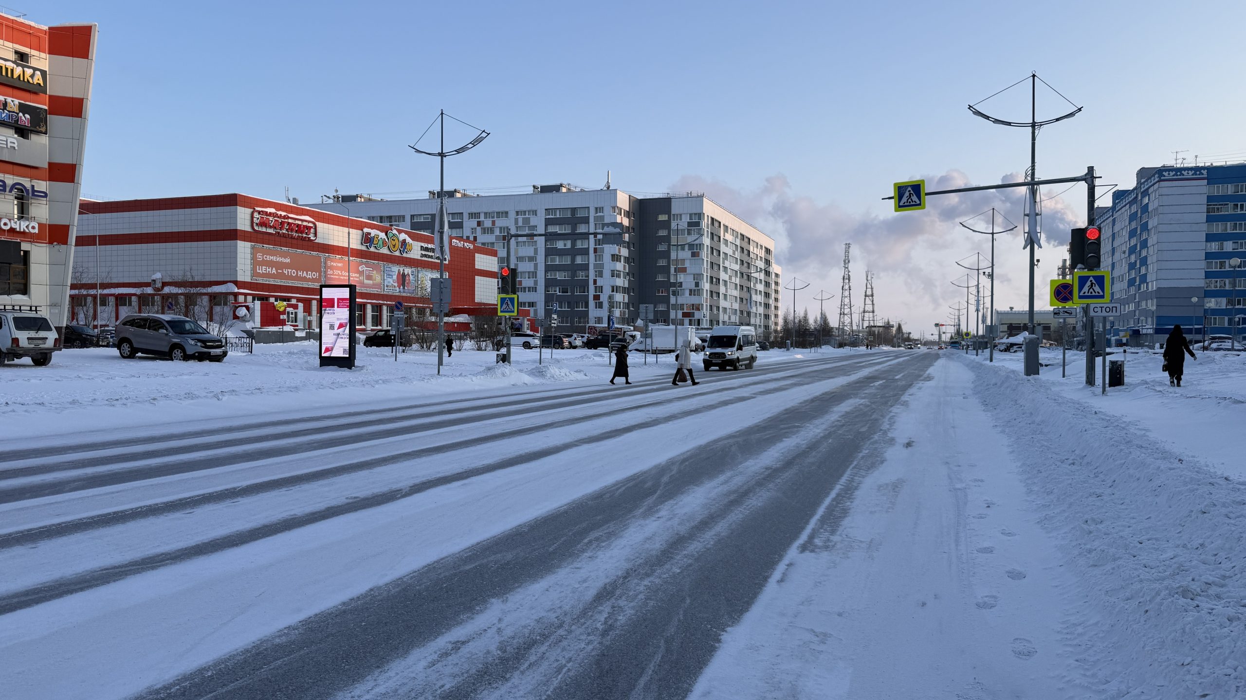 наружная реклама Новый Уренгой, реклама в Новом Уренгое, цифровые пилоны, пилоны Amedia Outdoor, размещение рекламы в Новом Уренгое, OOH Новый Уренгой, рекламные конструкции Новый Уренгой, медиаметрия EVA, эффективность наружной рекламы, цифровая наружная реклама ЯНАО.