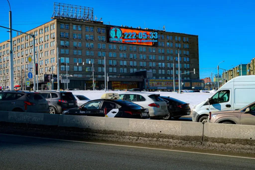 Брандмауэр в Новосибирске, проспект Карла Маркса, 57