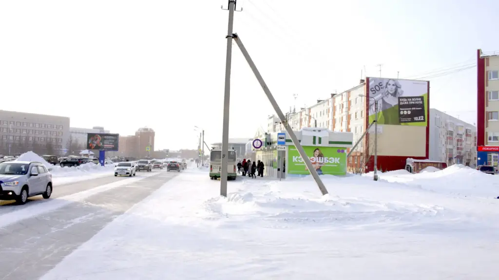 Брандмауэр в Новом Уренгое, Геологоразведчиков, 16Б (сторона А)