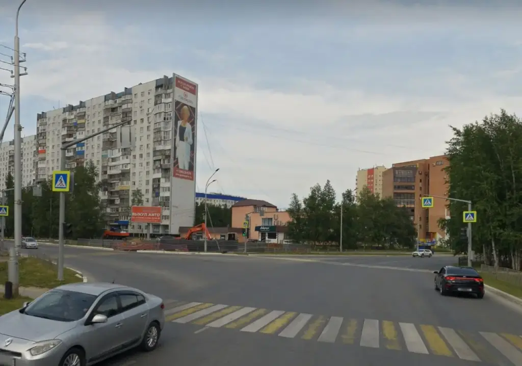 Брандмауэр в Нижневартовске, Нефтяников, 2