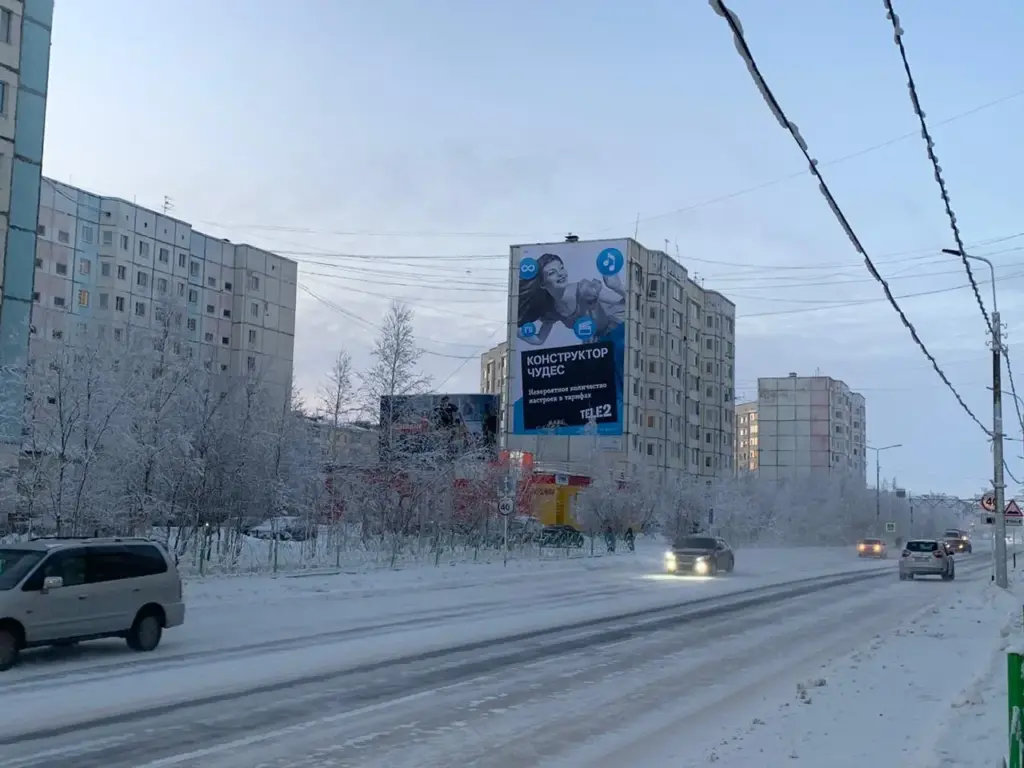 Брандмауэр в Надыме, Зверева, 39, сторона А